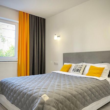 Sunny Home Apartments Апартаменти У Новобудові Поряд Медичний Центр Angelholm Дуже Чисто! TTchernivtsi Extérieur photo