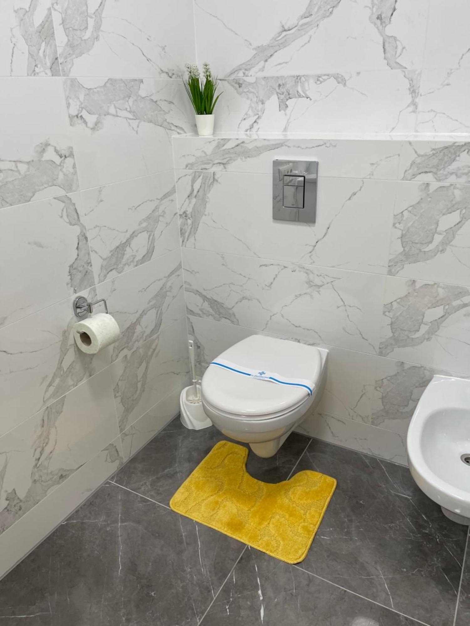 Sunny Home Apartments Апартаменти У Новобудові Поряд Медичний Центр Angelholm Дуже Чисто! TTchernivtsi Extérieur photo