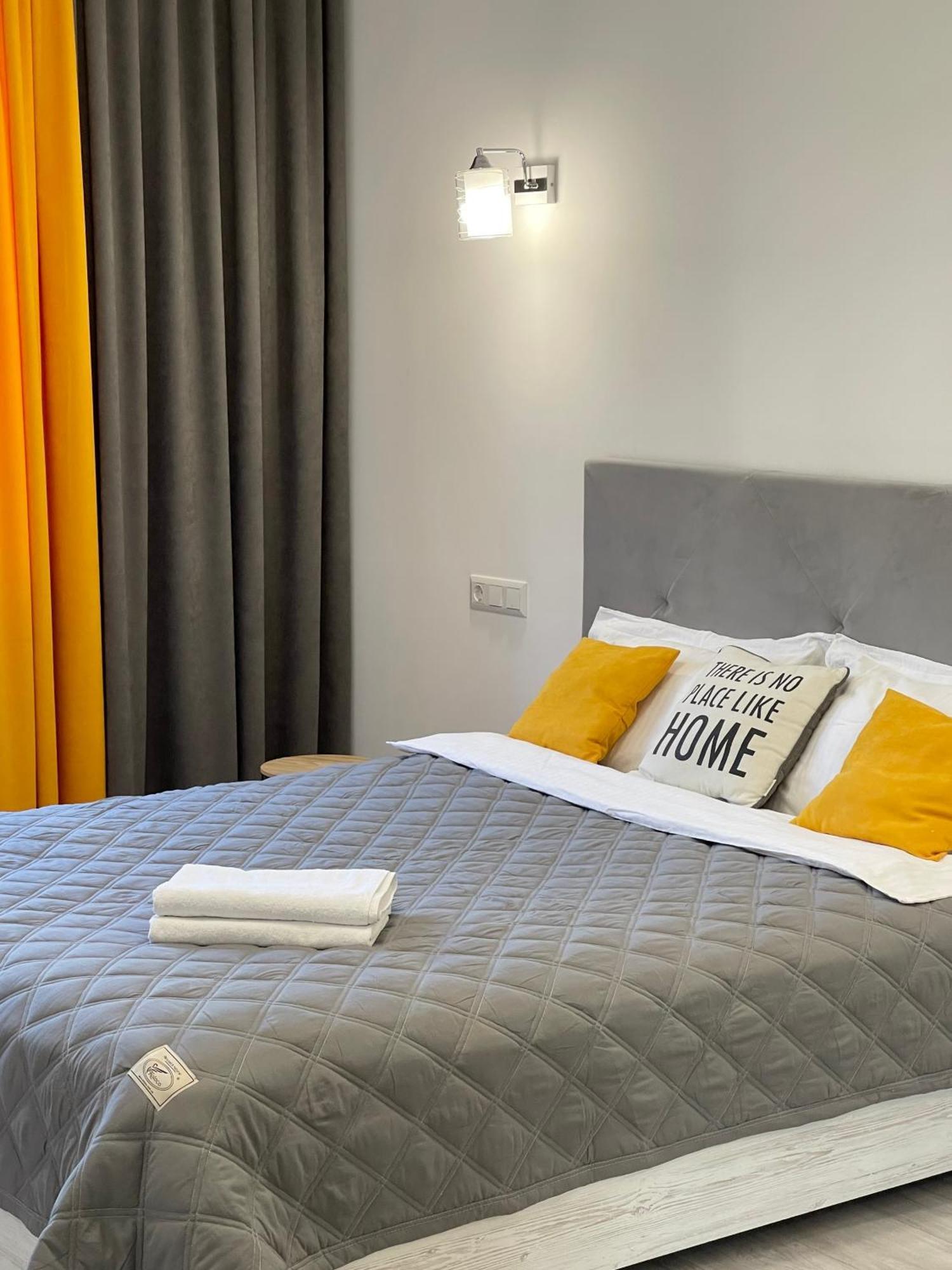 Sunny Home Apartments Апартаменти У Новобудові Поряд Медичний Центр Angelholm Дуже Чисто! TTchernivtsi Extérieur photo