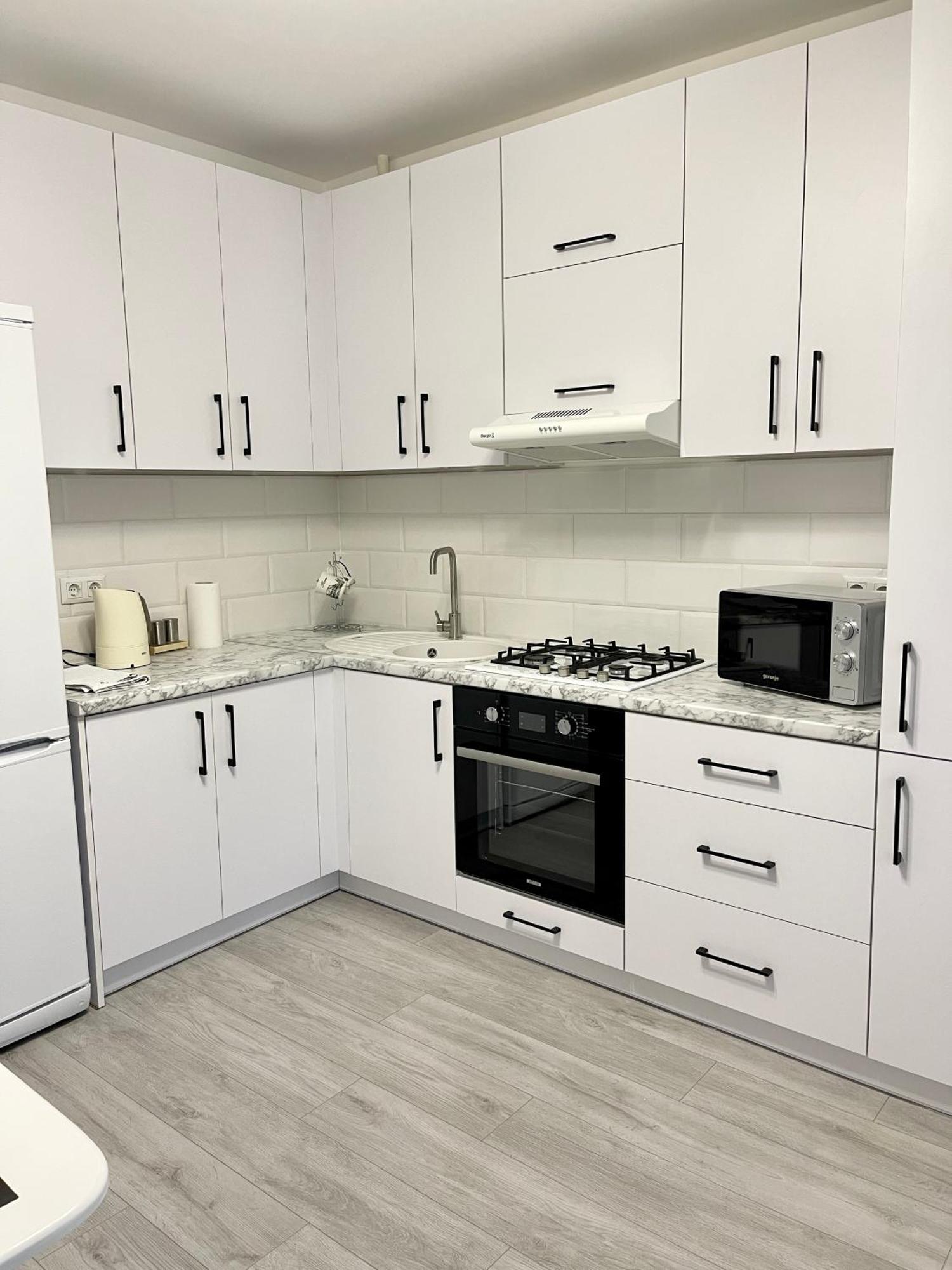 Sunny Home Apartments Апартаменти У Новобудові Поряд Медичний Центр Angelholm Дуже Чисто! TTchernivtsi Extérieur photo